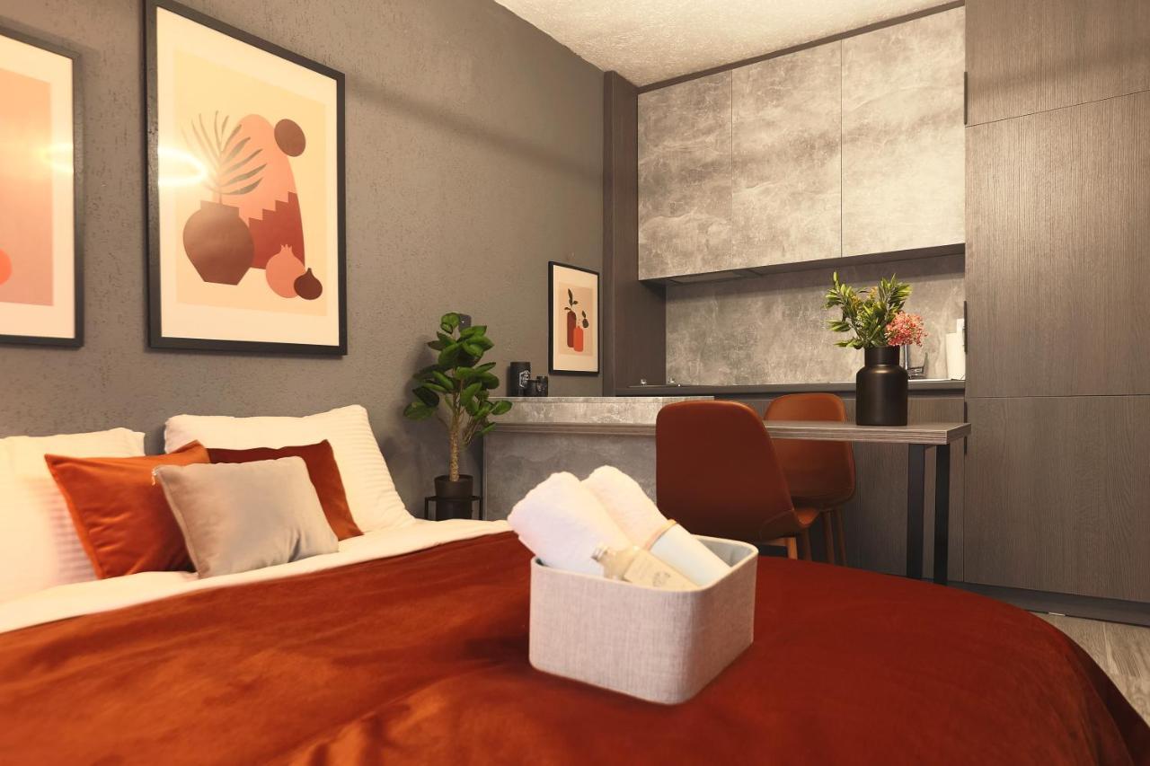 Etern Stays - Studio Apartment Приштина Екстер'єр фото